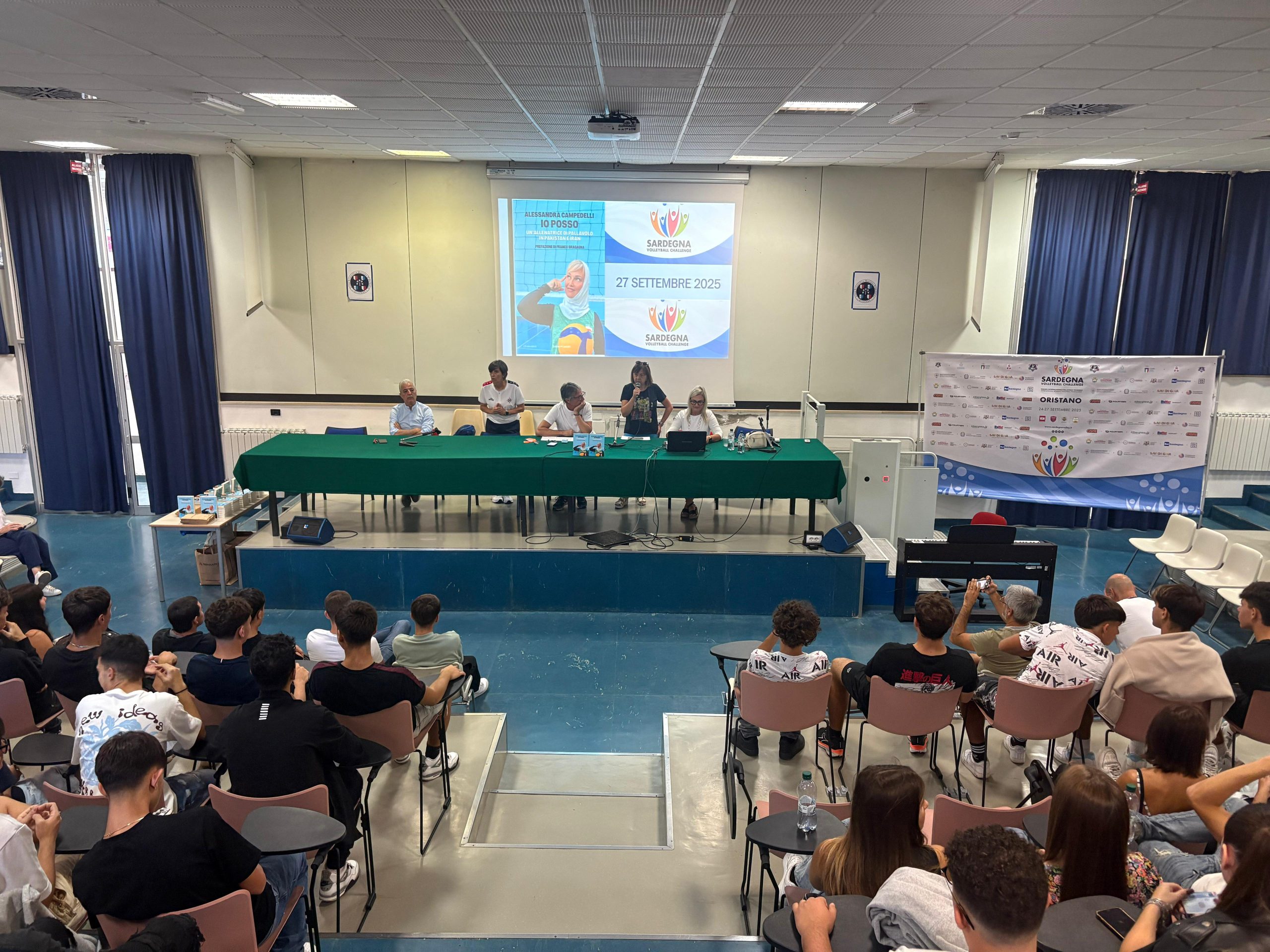 Lo sport tra inclusione e discriminazioni. Al Sardegna Volleyball Challenge gli studenti incontrano Alessandra Campedelli